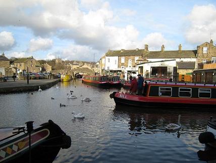Boats at the leeds leverpool canal, Skipton